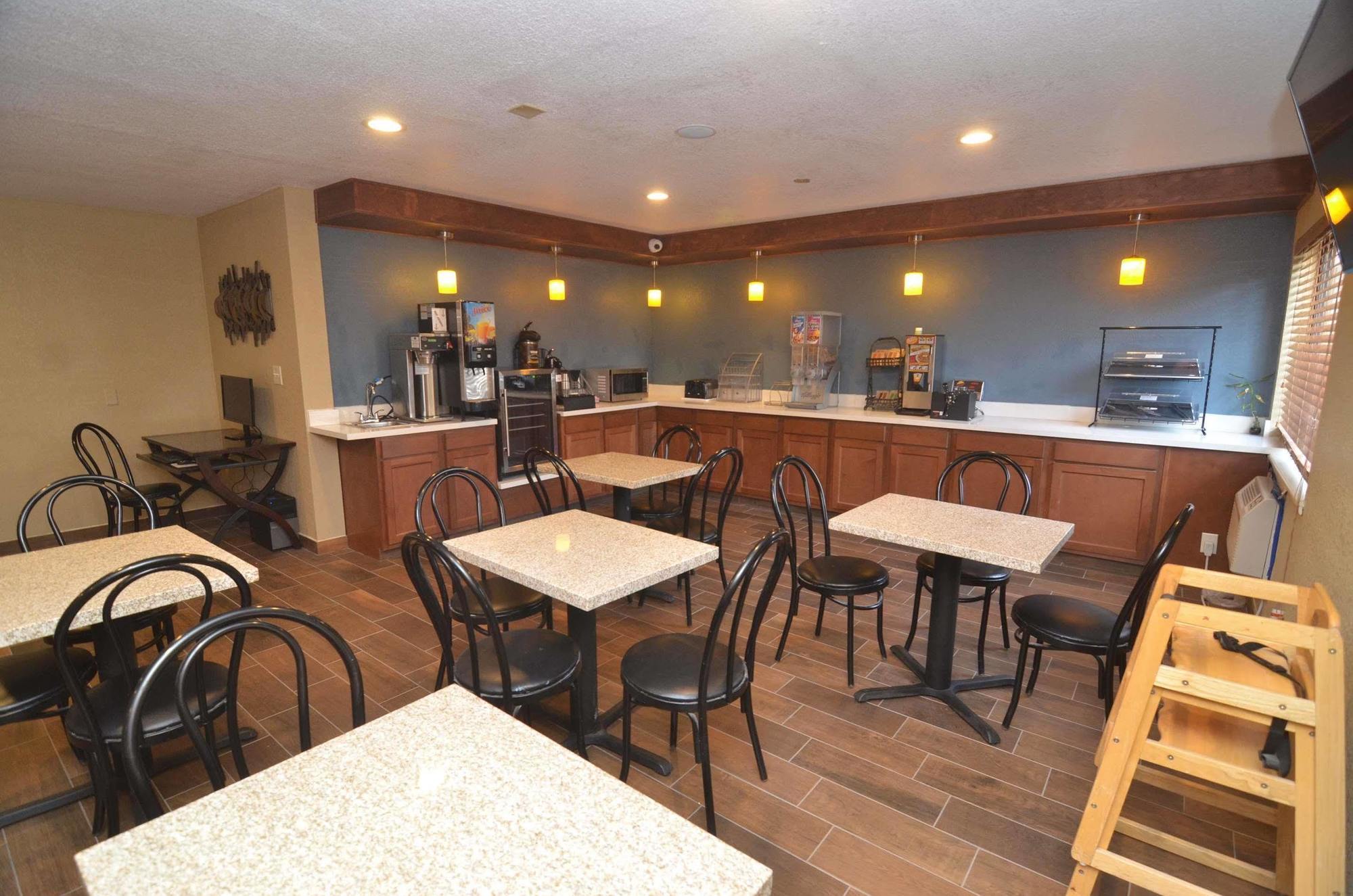 Super 8 By Wyndham Urbandale/des Moines Area